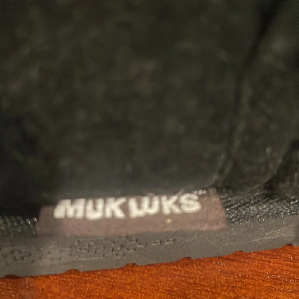 Black/Grey Chenille Short Muk Luks Sweater Boots, size 9